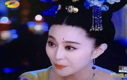鲍蕾整容爆料视频播放大全,揭秘明星美容秘密  第2张 鲍蕾整容爆料视频播放大全,揭秘明星美容秘密  第2张