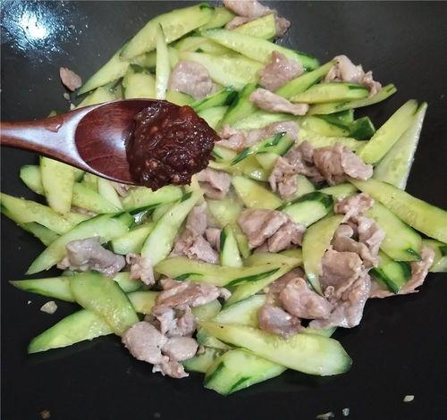 催婚娱乐吃瓜酱,揭秘当代年轻人的婚恋观与娱乐现象  第3张